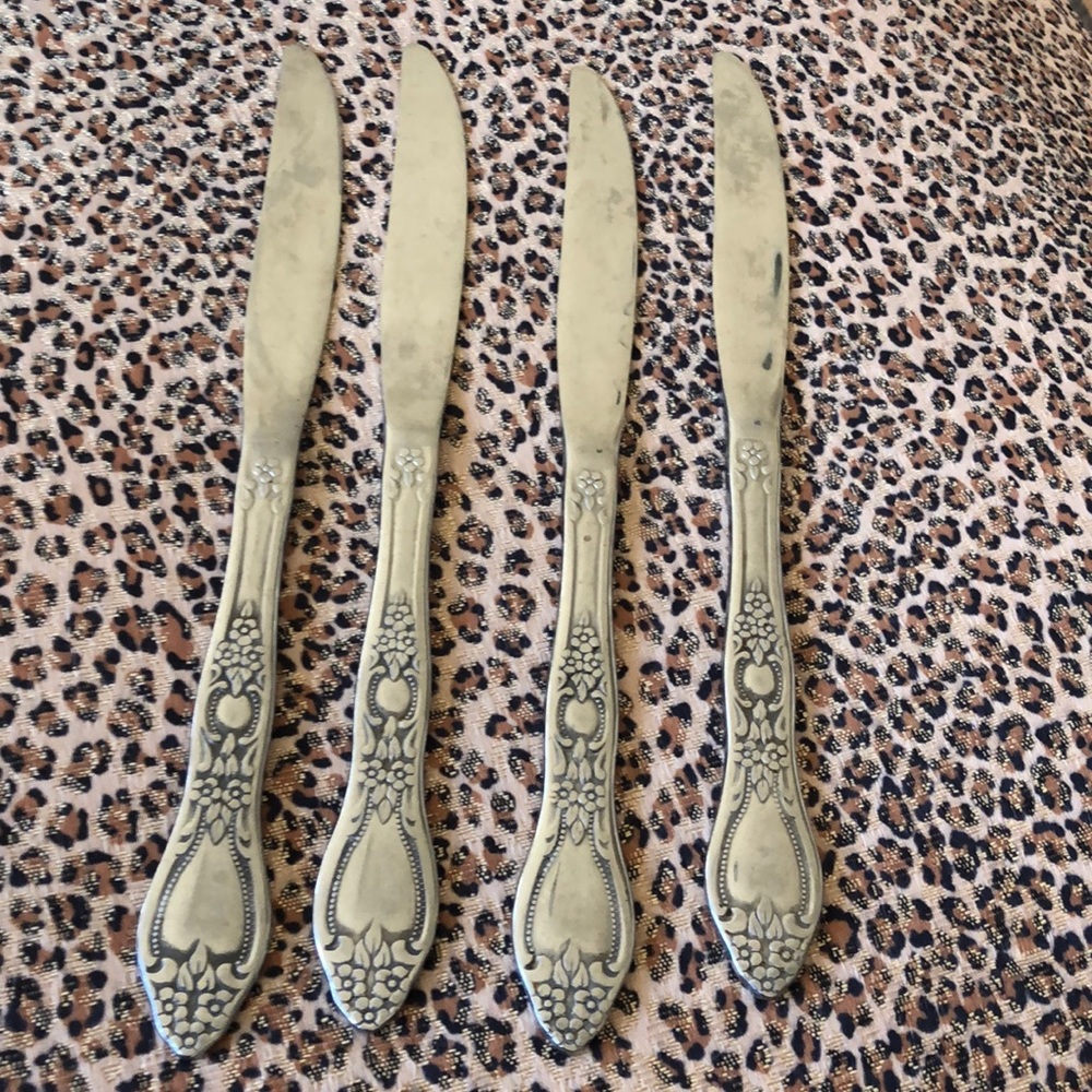 4  dinner/butter aerated knives